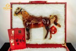 Rượu con ngựa thủy tinh Doha Royal Rich XO 2026 1000ml